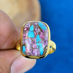 Bague artisanale en argent sterling 925 plaqué or 18 carats avec pierre précieuse naturelle en forme de coussin de coquille d'huître épineuse violette - Product Image 2