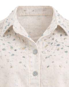 Chaqueta Vaquera Corta Beige Personalizada para Mujer con Cierre de Botones Frontales con Pedrería, Manga Larga, Estilo Urbano - Product Image 3