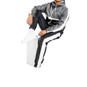 Ensemble de survêtement coupe-vent personnalisé en usine de haute qualité pour hommes avec veste en microfibre douce et légère pantalon à sublimation OEM - Product Image 2