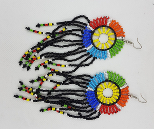 Pendientes Artesanales Bordados con Cuentas de Semillas, Tema Floral, Forma Ovalada, Multicolor, India - Product Image 5