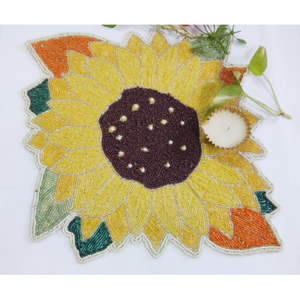 Sets de table ronds perlés faits à la main, motif floral, en perles de verre, vente en gros, sous-plats de luxe en forme de fleur en promotion - Product Image 4