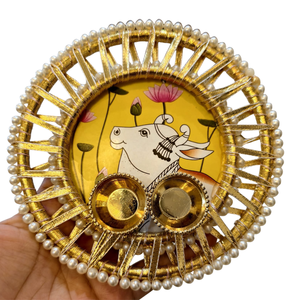Porte-bougie traditionnel en céramique Pichwai en forme de vache |   Double Diya en dentelle dorée Gota |   Cadeaux de mariage ethniques indiens et décorations de Diwali - Product Image 4