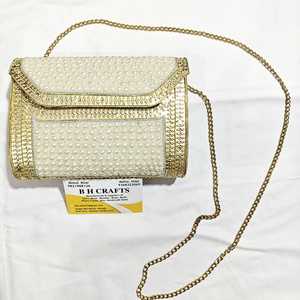 Modèle de créateur artisanal exclusif pour femmes, en résine, peint à la main, style ange, forme personnalisée, élégant - Product Image 4