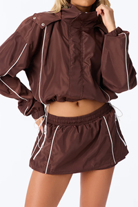 Ensemble coupe-vent 2 pièces de qualité supérieure : veste à boutons dissimulés et jupe-short en nylon pour femme - Product Image 4