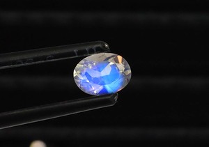 Auténtica Piedra Preciosa de Piedra Lunar Arcoíris Blanca, Forma Ovalada, Destello Azul, 8x6mm, Piedra Lunar Arcoíris con Corte Facetado - Product Image 3