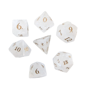 Dés en pierre de haute qualité, quartz cristallin, pierres précieuses naturelles pour la guérison par le reiki, dés gravés sur mesure, ensemble de dés en cristal viking. - Product Image 1