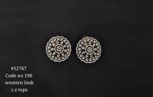 Boucles d'oreilles clous florales 12767 avec pierre verte, diamant taille poire, plaqué or, bijoux classiques pour femme, cadeau pour mariage et soirée - Product Image 6