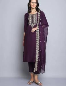 ชุดเสื้อผ้าชาติพันธุ์พรีเมียมสำหรับผู้ค้าปลีก กำไรสูง สต็อกจำนวนมาก จัดส่งจำนวนมาก ชุดสูทปักลายเรยอนสลับสีม่วงรามาสำหรับผู้หญิง - Product Image 4