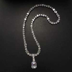 Collier exclusif pour femme avec diamant taille émeraude certifié IGI, couleur D-E-F, plaqué rhodium, or rose tendance - Product Image 4