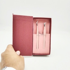 Pince à épiler pour extensions de cils en acier inoxydable, pointe argentée et revêtement poudré rose clair / Double pince à épiler, emballage en boîte cartonnée - Product Image 4