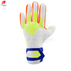 Gants de gardien de but robustes pour entraînement sur terrain dur, avec protection renforcée des doigts et de la colonne vertébrale pour la sécurité. - Product Image 5