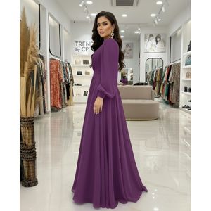 Elegante Traje Formal Anarkali de Tres Piezas en Mezcla de Seda/Satén |   Salwar Kameez Cosido con Bordado para Fiestas y Celebraciones del Eid - Product Image 2