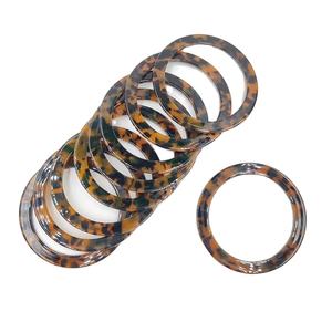 Boucles en résine naturelle, surface polie, écologiques, durables, accessoires de mode légers, résistants et longue durée d'utilisation - Product Image 1