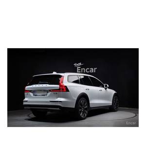 Volvo V60 B5 Ultimate AWD 2023 con Caja de Cambios Automática, Asientos de Cuero, Cámara Trasera, Solo 25,655 km, Volante a la Izquierda - Product Image 2