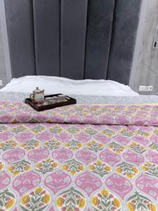 Pink Floral Pure Cotton Malmal <b>Quilt</b> 100x100 Soft Mulmul Hand Block Printed <b>Quilt</b> For <b>Bedding</b> - Product Image 5