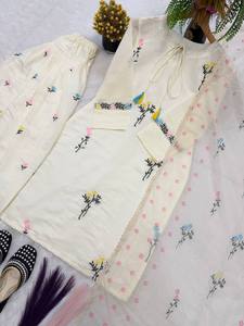 Conjunto de Lujo de Seda Crema con Bordado Floral Minimalista, Salwar Kameez Romántico de 3 Piezas, Tendencia 2026 Pharsi - Product Image 6