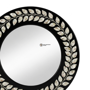 Espejo Redondo Negro Hecho a Mano con Delicado Patrón de Enredaderas e Incrustaciones Luminosas de Madreperla - Product Image 3