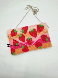 กระเป๋าคลัทช์ผู้หญิงลายฮัมมิงเบิร์ด ประดับลูกปัดทรงเรขาคณิต หลากสีสัน ดีไซน์เนอร์ กระเป๋าถือสำหรับงานแต่งงาน ฤดูร้อน 2025 กระเป๋าออกงานกลางคืน แฟชั่น - Product Image 4