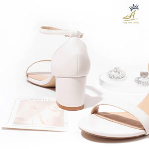 Sandales habillées essentielles à talons carrés de 5 cm avec bride cheville, en PU satiné, fabricant vietnamien ODM/OEM - Product Image 3