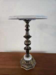 Mesa de Centro Tradicional de Latón con Tapa de Mármol Blanco, Mueble Decorativo para Sala de Estar - Product Image 4
