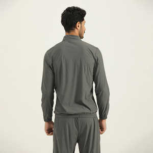 Nouvelle veste coupe-vent légère pour homme, gris foncé, avec logo personnalisé, en polyester, confortable, fabriquée au Pakistan. - Product Image 6