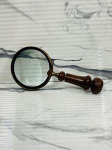 Loupe grossissante de 4 pouces avec finition antique et poignée ronde en bois - Product Image 6