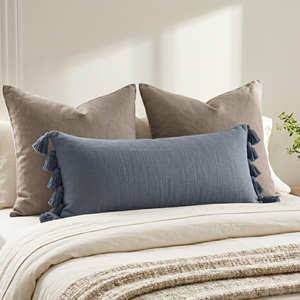 Housse de coussin lombaire décorative bleue avec pompons, coussin de banc moderne style ferme - Product Image 2