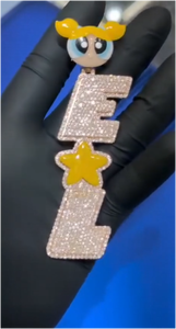 Oferta Especial: Colgante Personalizado con Letra en 3D, Diseño Personalizado, Plata S925 con Baño de Oro de 18K, Moissanita VVS Certificada por GRA - Product Image 2