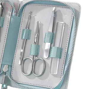 Juego Profesional de Manicura y Pedicura de Lujo de 7 Piezas con Cortaúñas 3 en 1, Portátil y Duradero, en Caja de Acero Inoxidable - Product Image 2