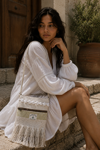 Sac fourre-tout bohème tissé avec détails en macramé noué, longues franges et compartiment de transport ouvert et spacieux - Product Image 3