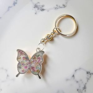 Elegante llavero de resina con acabado inspirado en gemas de lujo para el éxito comercial de accesorios de moda en boutiques. - Product Image 2