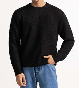 Pull en mohair noir pour homme, coupe ajustée, col rond, manches longues, jacquard à lettres, personnalisable avec logo, vente en gros - Product Image 3