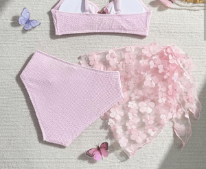 Conjunto de bikini de dos piezas con detalle en forma de corazón con incrustaciones de diamantes de imitación en el busto frontal que sirve como punto de atención lujoso. - Product Image 4