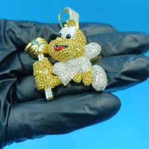 Pendentif Moissanite Buzz The Bee en forme de dessin animé avec argent 925, formes de dessin animé uniques pour pendentifs et breloques de joaillerie fine - Product Image 1