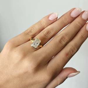 Bague en diamant taille émeraude en or jaune certifiée GIA, bague de fiançailles classique pour femme - Product Image 3