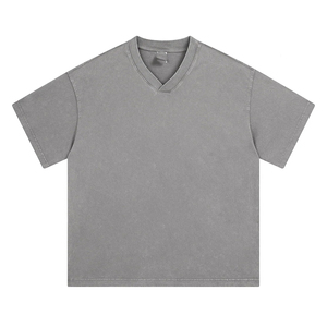 Camiseta Retro Premium con Cuello en V, Logotipo Personalizado, Hecha a Mano, Teñida con Cera, Acabado Desgastado, 100% Algodón, Manga Corta, Estilo Moderno y a la Moda - Product Image 1