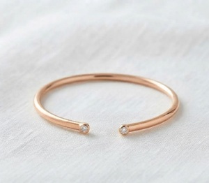 Bracelet manchette ouvert ajustable en or véritable 14K avec diamant de laboratoire 0,15 ct E-VS serti clos, pour femme, bijoux fins - Product Image 1