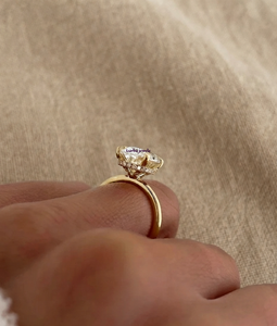 Bijoux Lurba, bijoux fins de luxe, or jaune 9 carats, certificat IGI, diamant cultivé en laboratoire, taille ovale, 1 carat, bague de fiançailles solitaire - Product Image 5