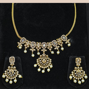 Juego de Collar y Aretes de Mujer JeweleMarket, Chapado en Oro con Cristales, Estilo Étnico, para Boda, Compromiso, Aniversario, Maharashtra - Product Image 1