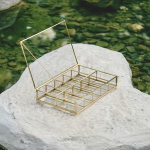 Caja Organizadora Moderna de Lujo en Latón y Vidrio para Accesorios Pequeños, Joyería y Maquillaje - Product Image 2