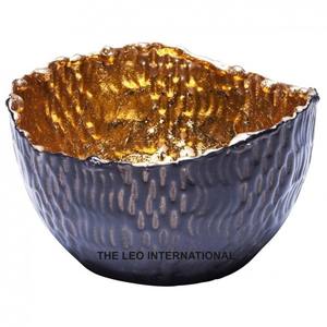 Pot à bougie moderne haut de gamme, design luxueux doré à feuilles, en béton, unique, pour la fabrication de bougies - Product Image 3