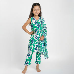 ชุดคุर्ติผ้าฝ้ายดีไซน์พิเศษสำหรับเด็กผู้หญิง คอวี พร้อมผ้าคลุมไหล่ เหมาะสำหรับงานเทศกาลและงานเลี้ยงครอบครัว ราคาสุดคุ้ม - Product Image 4