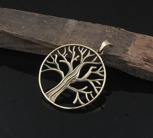 Colgante Árbol de la Vida Chapado en Oro de 18k, Regalo para Mamá, Joyería Personalizada con Motivos Naturales, Amuleto Delicado para Uso Diario - Product Image 2
