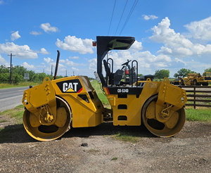 Rouleau compresseur vibrant d'occasion Caterpillar CS-683E/CS683 de haute qualité, rouleau compresseur routier Cat CS683 d'occasion en bon état - Product Image 3
