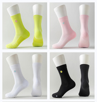 Chaussettes unies pour femmes avec broderie colorée, chaussettes de sport professionnelles en coton absorbant la transpiration et respirantes