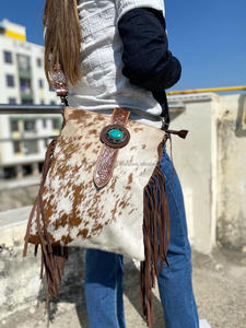 Bolso de cuero con flecos de piel de vaca más vendido para mujer, bolso de cuero de vaquera estilo bohemio tallado a mano - Product Image 2