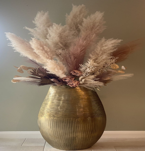 Luxury white ceramic <b>vases</b> with intricate gold floral patterns. Elegant home decor <b>set</b>. Available at wholesale prices. - Product Image 3