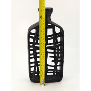 Vase de table industriel en fonte personnalisable, noir, fait main, motif géométrique, en métal, pour fleurs, vente en gros - Product Image 5