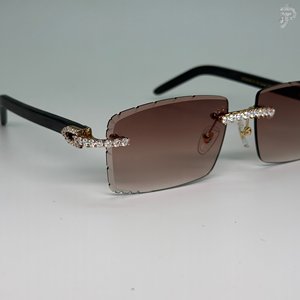 Gafas de sol Hip Hop con degradado marrón y detalles de diamantes de moissanita VVS fotocromáticos, hechas a mano. - Product Image 3