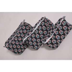 Pochette de maquillage en coton à imprimé floral fait main Lavinas, pochette de maquillage du Rajasthan, organiseur de voyage pour femmes, fermeture éclair, tendance mode, imperméable - Product Image 5